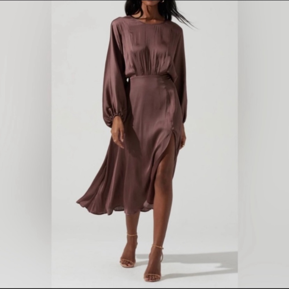 Astr doleman sleeve midi dress